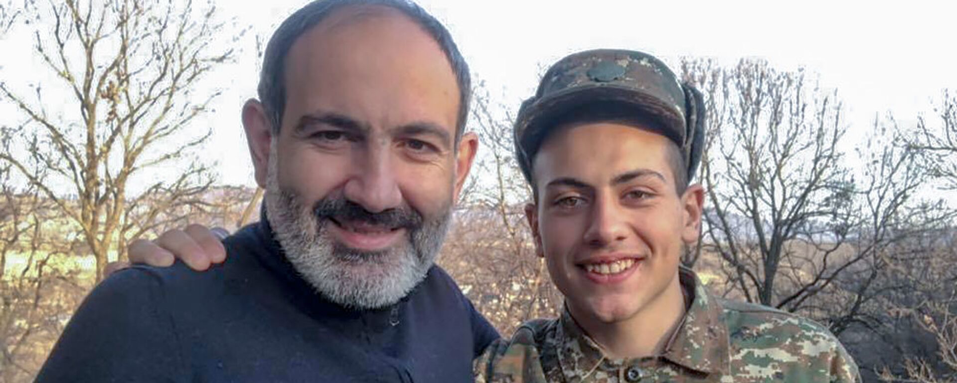 Селфи премьер-министра Никола Пашиняна с сыном Ашотом (11 марта 2019). - Sputnik Армения, 1920, 08.06.2021