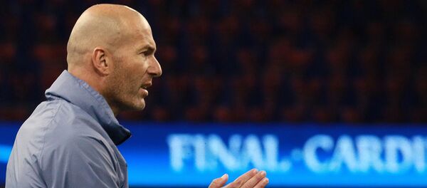 Главный тренер Реала Зинедин Зидан на тренировке перед финальным матчем Лиги Чемпионов сезона 2016/17 между командами Ювентус (Турин) и Реал (Мадрид) (2 июня 2017). Кардифф, Великобритания Главный тренер Реала Зинедин Зидан на тренировке перед финальным матчем Лиги Чемпионов сезона 2016/17 между командами Ювентус (Турин) и Реал (Мадрид) (2 июня 2017). Кардифф, Великобритания - Sputnik Армения