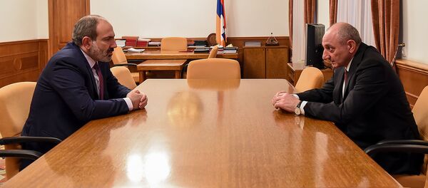 Премьер-министр Армении Никол Пашинян встретился с президентом Карабаха Бако Саакяном (11 марта 2019). Степанакерт Премьер-министр Армении Никол Пашинян встретился с президентом Карабаха Бако Саакяном (11 марта 2019). Степанакерт - Sputnik Արմենիա