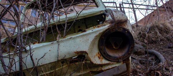 Ржавый автомобиль в Горисе Ржавый автомобиль в Горисе - Sputnik Արմենիա