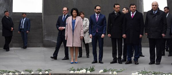 Президент Грузии Саломе Зурабишвили посетила мемориальный комплекс Цицернакаберд (13 марта 2019). Еревaн - Sputnik Արմենիա