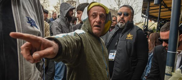 Городские власти приступили к демонтажу кафе на территории площади Свободы (13 марта 2019). Еревaн - Sputnik Армения