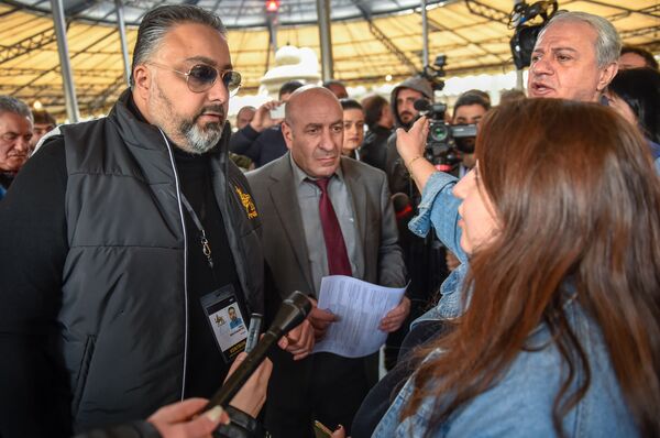 «Ես լա՜վ տղա եմ… էս երգն իմ մասին ա…». ապամոնտաժվող սրճարաններից «կարապի երգը» հնչեց - Sputnik Արմենիա