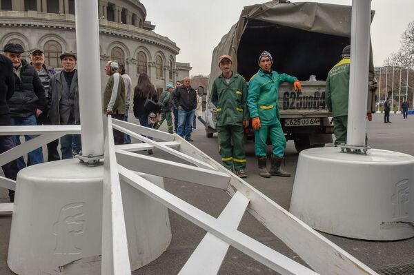 «Ես լա՜վ տղա եմ… էս երգն իմ մասին ա…». ապամոնտաժվող սրճարաններից «կարապի երգը» հնչեց - Sputnik Արմենիա