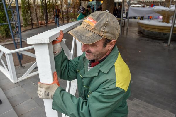 «Ես լա՜վ տղա եմ… էս երգն իմ մասին ա…». ապամոնտաժվող սրճարաններից «կարապի երգը» հնչեց - Sputnik Արմենիա