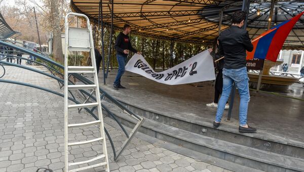 Городские власти приступили к демонтажу кафе на территории площади Свободы (13 марта 2019). Еревaн - Sputnik Արմենիա