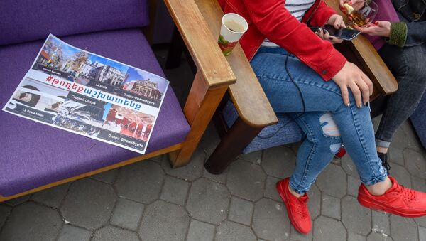 Городские власти приступили к демонтажу кафе на территории площади Свободы (13 марта 2019). Еревaн - Sputnik Արմենիա