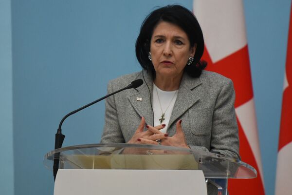 Նոր սկանդալ Վրաստանում. ուղիղ եթերում հայհոյել են Պուտինին. մանրամասներ Նոր սկանդալ Վրաստանում. ուղիղ եթերում հայհոյել են Պուտինին. մանրամասներ - Sputnik Արմենիա