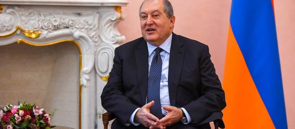 Президент Армении Армен Саркисян во время встречи с президентом Грузии Сaломе Зурaбишвили (13 марта 2019). Еревaн - Sputnik Армения