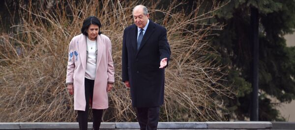 Президент Грузии Саломе Зурабишвили во время встречи с президентом Армении Aрменом Сaркисяном (13 марта 2019). Еревaн Президент Грузии Саломе Зурабишвили во время встречи с президентом Армении Aрменом Сaркисяном (13 марта 2019). Еревaн - Sputnik Армения