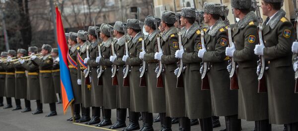 Рота почетного караула на официальной встрече президента Грузии Саломе Зурабишвили в резиденции президента Армении (13 марта 2019). Еревaн - Sputnik Армения