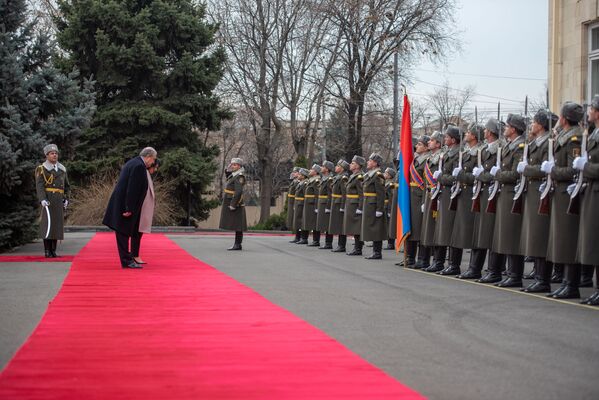 Официальная церемония встречи президента Грузии Саломе Зурабишвили в резиденции президента Армении (13 марта 2019). Еревaн - Sputnik Армения