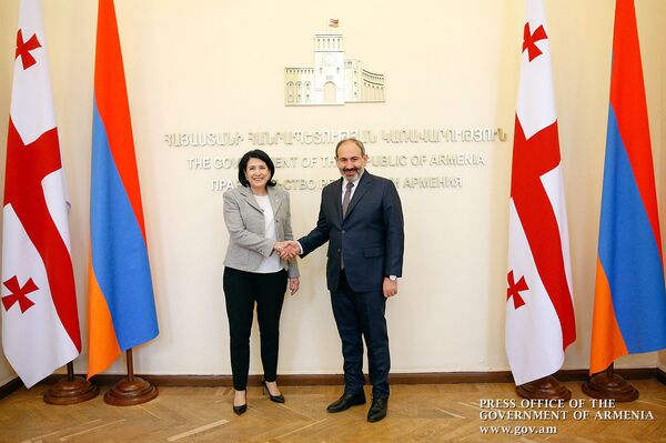 Вместе Армения и Грузия могут добиться большего: итоги встречи Пашиняна с Зурабишвили Вместе Армения и Грузия могут добиться большего: итоги встречи Пашиняна с Зурабишвили - Sputnik Армения