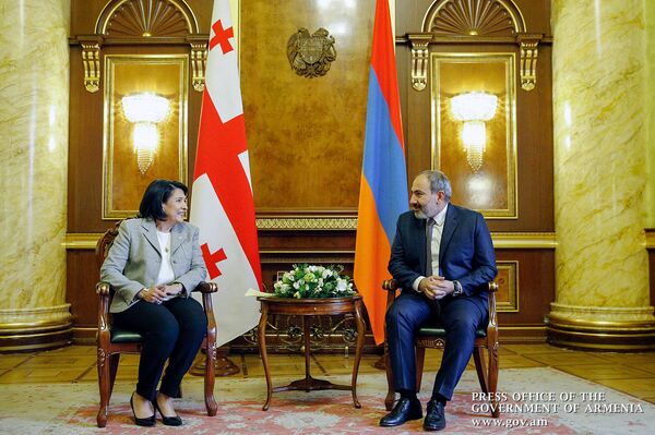 Вместе Армения и Грузия могут добиться большего: итоги встречи Пашиняна с Зурабишвили Вместе Армения и Грузия могут добиться большего: итоги встречи Пашиняна с Зурабишвили - Sputnik Армения