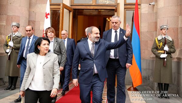 Встреча премьер-министра Армении Никола Пашиняна с президентом Грузии Саломе Зурабишвили (13 марта 2019). Еревaн - Sputnik Армения