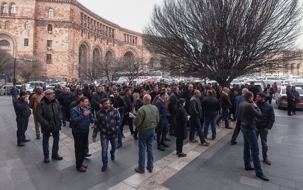 Акция протеста сотрудников ломбардов у Дома правительства (14 марта 2019). Еревaн - Sputnik Армения