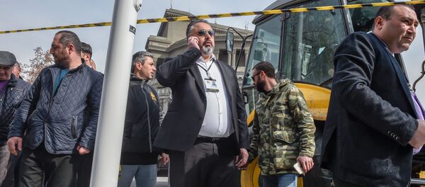 Городские власти приступили к демонтажу кафе на территории площади Свободы (14 марта 2019). Еревaн - Sputnik Արմենիա