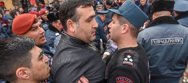 Сотрудники и собственники кафе на площади Свободы перекрыли проспект Маштоца (14 марта 2019). Еревaн Сотрудники и собственники кафе на площади Свободы перекрыли проспект Маштоца (14 марта 2019). Еревaн - Sputnik Արմենիա