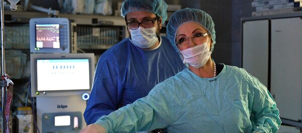 Главный акушер-гинеколог России Лейла Адамян в операционном отделении - Sputnik Արմենիա