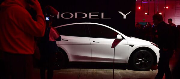 Посетители рассматривают представленный Tesla новый электрический спортивный внедорожник (14 марта 2019). Хоторн, Калифорния Посетители рассматривают представленный Tesla новый электрический спортивный внедорожник (14 марта 2019). Хоторн, Калифорния - Sputnik Արմենիա