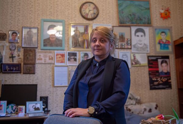 Адам живее всех живых: мать погибшего Адама Саакяна о сыне-герое - Sputnik Армения