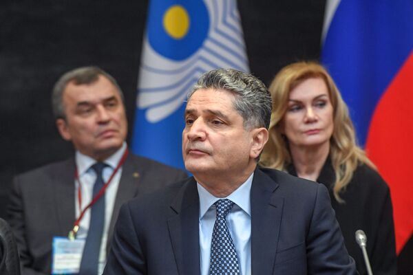 Не догнать, а перегнать: СНГ может стать мостом между Европой и Азией - Саркисян Не догнать, а перегнать: СНГ может стать мостом между Европой и Азией - Саркисян - Sputnik Армения