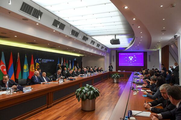 Не догнать, а перегнать: СНГ может стать мостом между Европой и Азией - Саркисян Не догнать, а перегнать: СНГ может стать мостом между Европой и Азией - Саркисян - Sputnik Армения