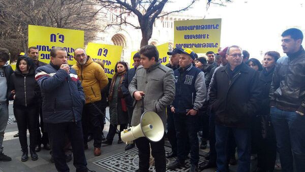 Акция протеста производителей газированных напитков перед Домом правительства (18 марта 2019). Еревaн - Sputnik Արմենիա