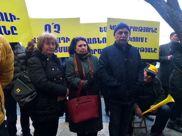 Երևանում կրկին հնչում է «դըմփ–դըմփ– հու»–ն. արտադրողները բողոքի ակցիա են կազմակերպել Երևանում կրկին հնչում է «դըմփ–դըմփ– հու»–ն. արտադրողները բողոքի ակցիա են կազմակերպել - Sputnik Արմենիա