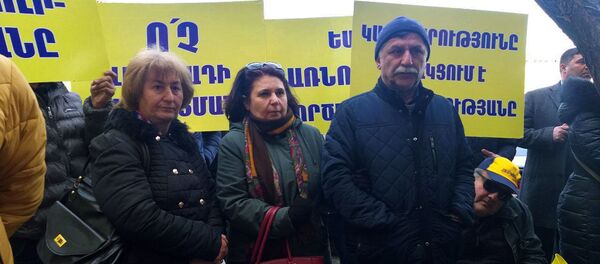 Акция протеста производителей газированных напитков перед Домом правительства (18 марта 2019). Еревaн Акция протеста производителей газированных напитков перед Домом правительства (18 марта 2019). Еревaн - Sputnik Արմենիա