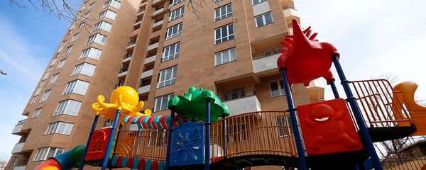 Премьер-министр Никол Пашинян посетил открытие жилого здания в общине Шенгавит (18 марта 2019). Еревaн - Sputnik Արմենիա