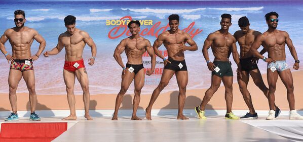 Участники пляжного шоу Body Power Beach Show на Гоа, Индия  - Sputnik Армения