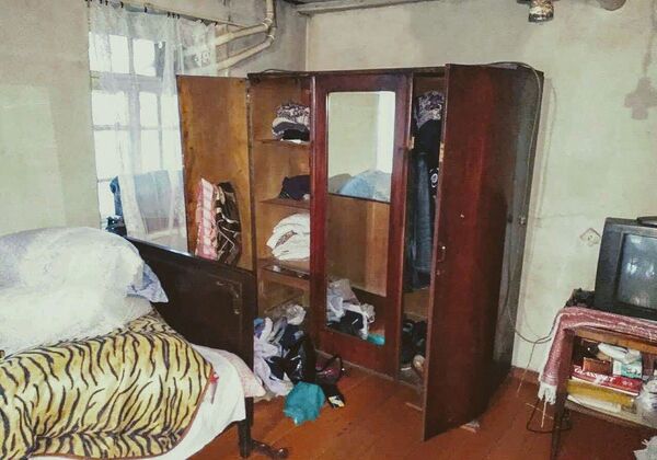 Заклеили рот и глаза скотчем – детали ограбления пенсионерки в Армении Заклеили рот и глаза скотчем – детали ограбления пенсионерки в Армении - Sputnik Армения