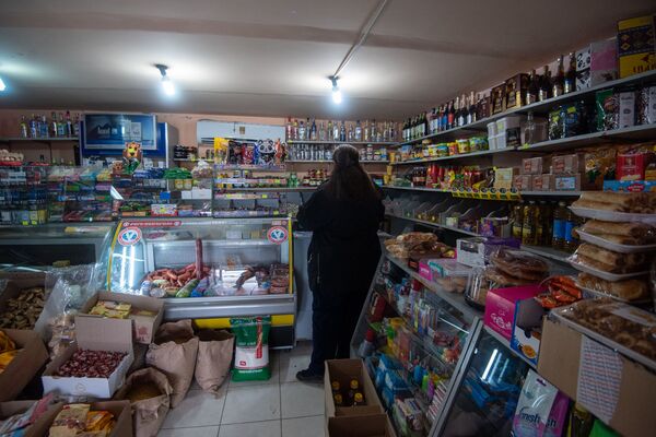 Тетрадь должников Ранчпара и визит Пашиняна: кого едва не хватил удар от сюрприза премьера Тетрадь должников Ранчпара и визит Пашиняна: кого едва не хватил удар от сюрприза премьера - Sputnik Армения