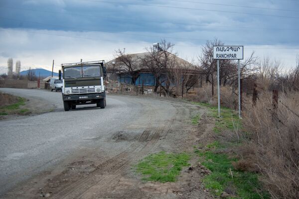 Ռանչպարցիների քթի տակով անգամ ճանճն աննկատ չի անցնի. սահմանապահ գյուղացիների զգոն առօրյան Ռանչպարցիների քթի տակով անգամ ճանճն աննկատ չի անցնի. սահմանապահ գյուղացիների զգոն առօրյան - Sputnik Արմենիա