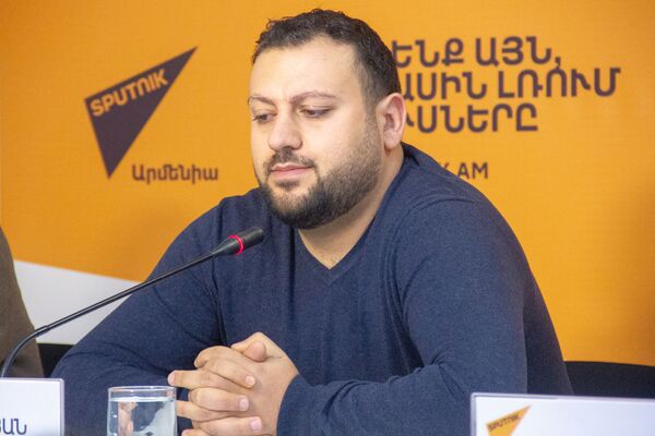 Личный интерес или новая политика: как поссорились Red Eagles и Федерация футбола Армении Личный интерес или новая политика: как поссорились Red Eagles и Федерация футбола Армении - Sputnik Армения