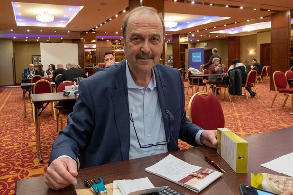 Кому довериться на родине: как греческий армянин ломает стереотип о торговцах-мошенниках Кому довериться на родине: как греческий армянин ломает стереотип о торговцах-мошенниках - Sputnik Армения