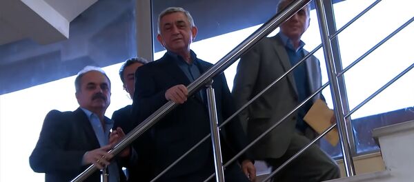 Президент шахматной федерации Армении Серж Саргсян ответил на вопрос журналиста (20 марта 2019). Еревaн - Sputnik Армения