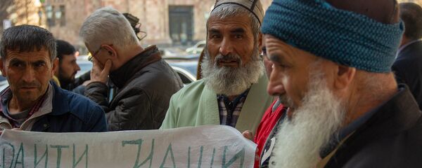 Таджикские хлопководы требуют выплаты зарплаты перед Домом правительства (21 марта 2019). Еревaн - Sputnik Армения