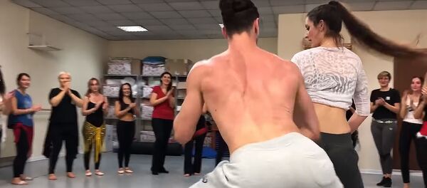 Зажигательный танец итальянца Джулио Дилемми - Sputnik Армения