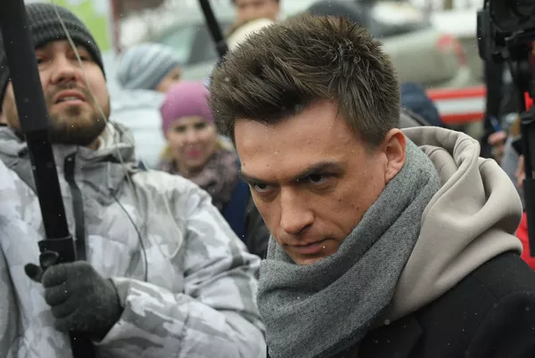 Певец Влад Топалов на церемонии прощания с певицей Юлией Началовой (21 марта 2019). Москвa Певец Влад Топалов на церемонии прощания с певицей Юлией Началовой (21 марта 2019). Москвa - Sputnik Армения