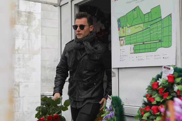 Актер Вячеслав Манучаров на церемонии прощания с певицей Юлией Началовой (21 марта 2019). Москвa Актер Вячеслав Манучаров на церемонии прощания с певицей Юлией Началовой (21 марта 2019). Москвa - Sputnik Армения