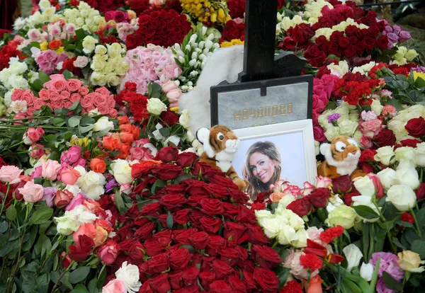 Могила певицы Юлии Началовой на Троекуровском кладбище в Москве. Могила певицы Юлии Началовой на Троекуровском кладбище в Москве. - Sputnik Армения