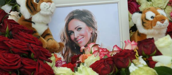 Могила певицы Юлии Началовой на Троекуровском кладбище в Москве. - Sputnik Армения