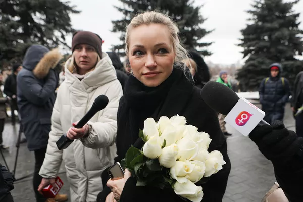 Певица Инна Маликова на церемонии прощания с певицей Юлией Началовой (21 марта 2019). Москвa Певица Инна Маликова на церемонии прощания с певицей Юлией Началовой (21 марта 2019). Москвa - Sputnik Армения