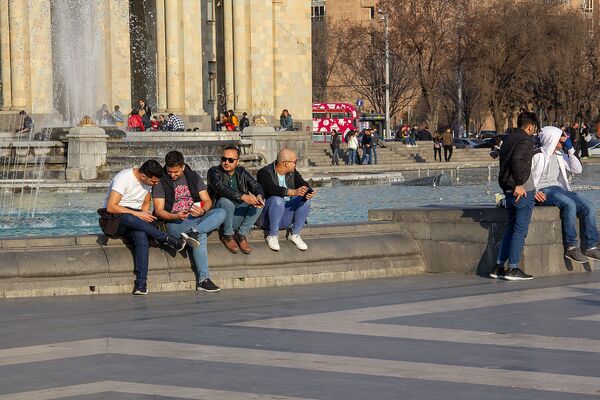 Новруз и большой лайк армянам: молодежь из Ирана отрывается в Ереване - Sputnik Армения