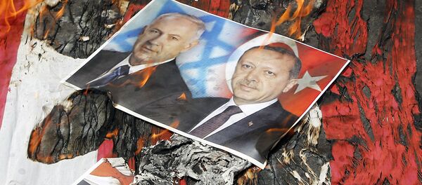 Портреты премьер-министра Израиля Биньямина Нетаньяху и президента Турции Реджепа Эрдогана лежат на флаге США в огне во время парада в честь Дня Аль-Кудса (1 июля 2016). Тегеран Портреты премьер-министра Израиля Биньямина Нетаньяху и президента Турции Реджепа Эрдогана лежат на флаге США в огне во время парада в честь Дня Аль-Кудса (1 июля 2016). Тегеран - Sputnik Արմենիա
