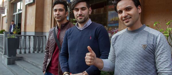 Туристы из Ирана Мехмед Миджаби, Мухаммед Мехмани и Мехмед Михмани (слева направо) на улице Амиряна - Sputnik Արմենիա