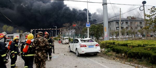 Спасатели около взорванного химического завода в графстве Сяншуй, провинция Цзянсу (21 марта 2019). Китай - Sputnik Армения