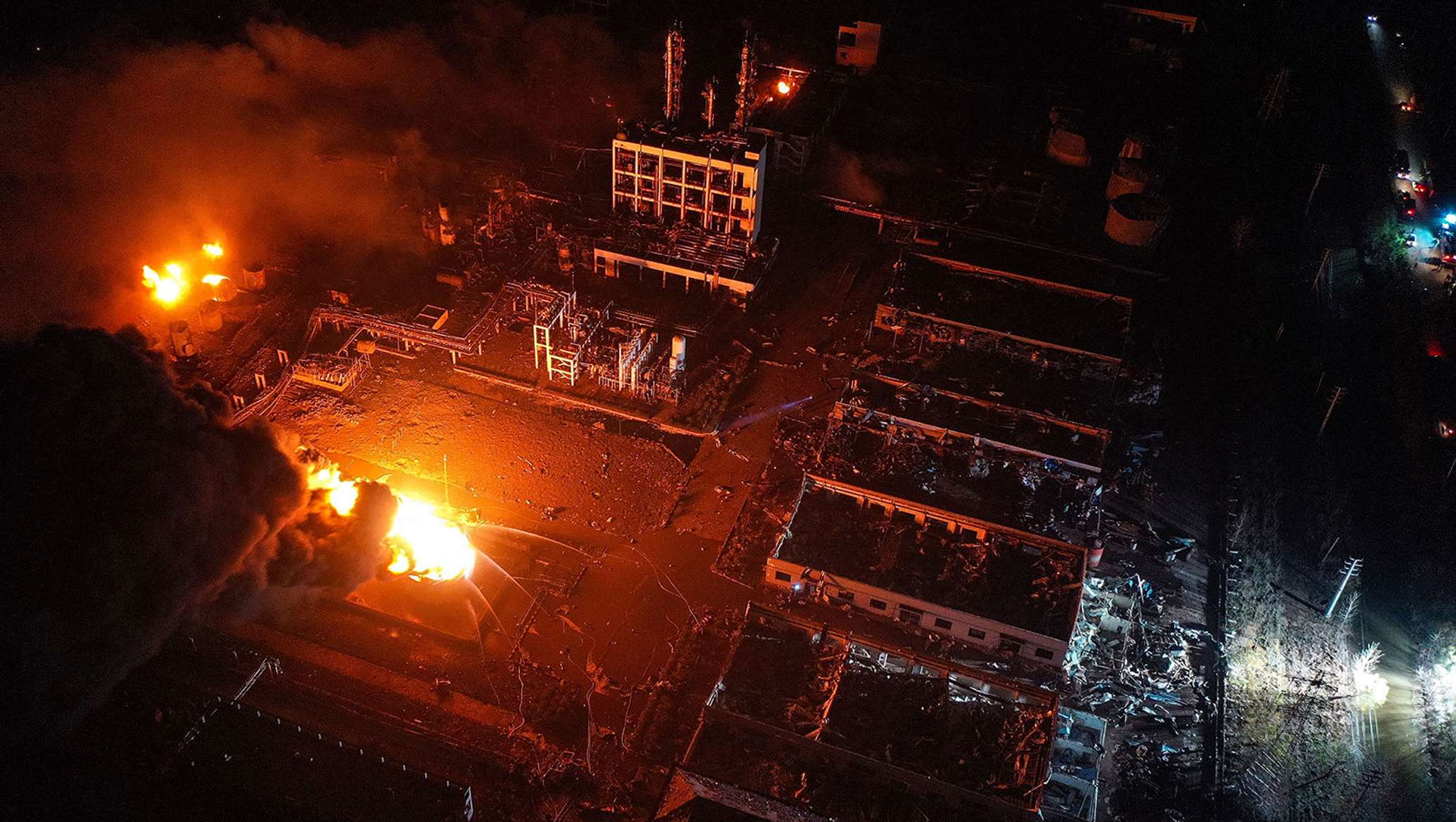 Fire Engulfs Shoe Factory in Fujian Province